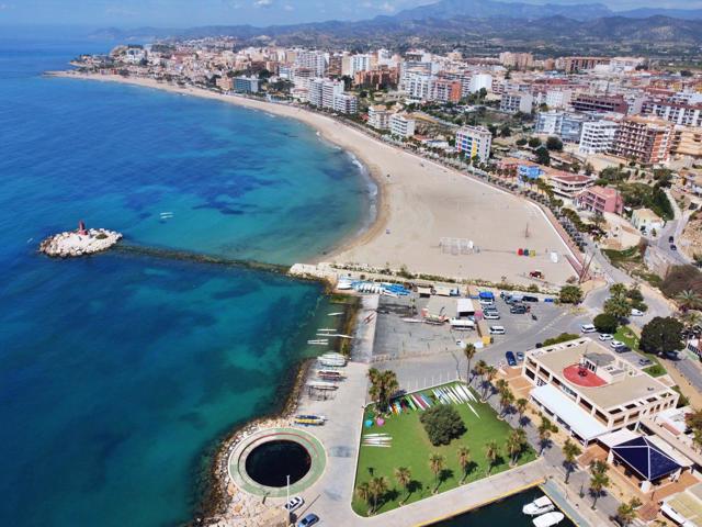 Vistas a la Playa Centro y al Faro